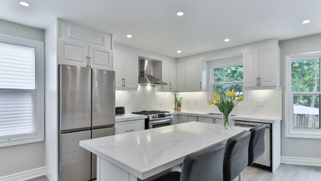 Modern White Kitchen Interior with Marble Island Desktop Wallpaper