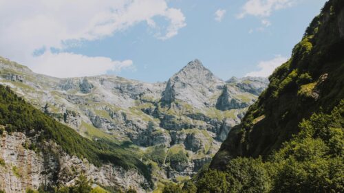 Majestic Alpine Mountain Peaks and Lush Green Valley 4K Desktop Wallpaper
