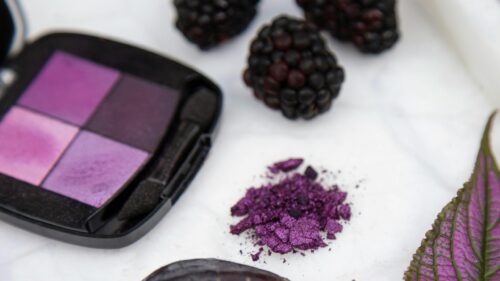 Elegant Purple Eyeshadow Palette and Fresh Blackberries 4K Wallpaper