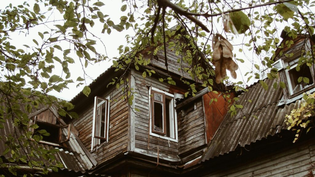 Abandoned Rustic Wooden House in Forest 4K Desktop Wallpaper