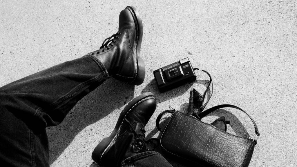 Aesthetic Black and White Grunge Fashion Desktop Wallpaper