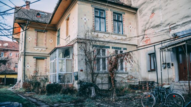 Old European Architecture Vintage House Facade Desktop Wallpaper