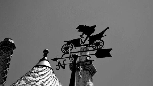 Whimsical Toad Car Weathervane Silhouette 4K Desktop Wallpaper