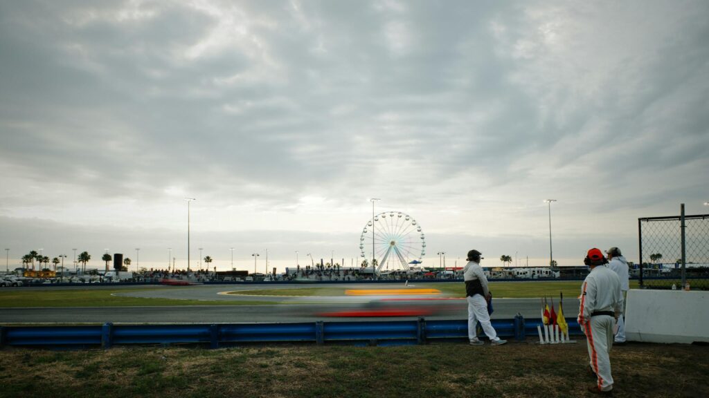 Speedway Racetrack and Ferris Wheel at Sunset 4K Desktop Wallpaper