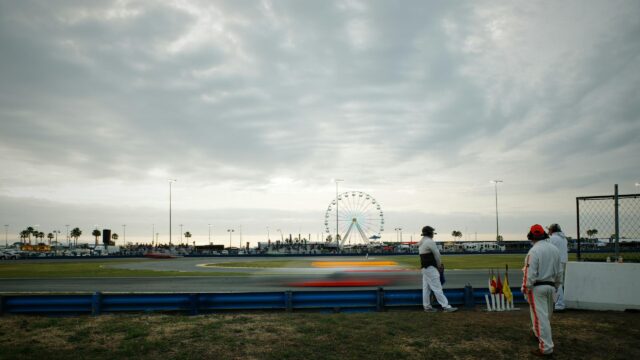 Speedway Racetrack and Ferris Wheel at Sunset 4K Desktop Wallpaper