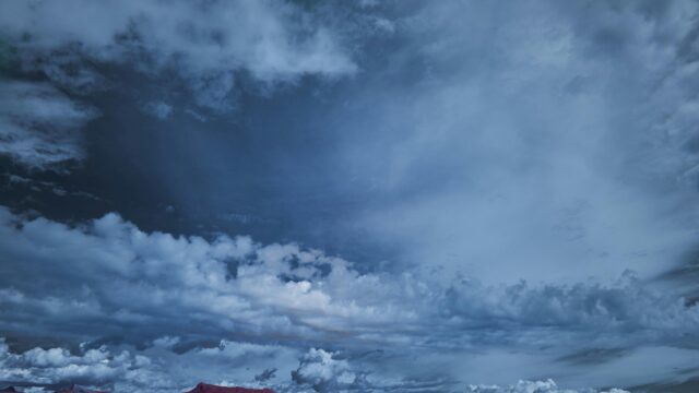 Dramatic Stormy Sky with Moody Clouds Over Horizon 4K Desktop Wallpaper