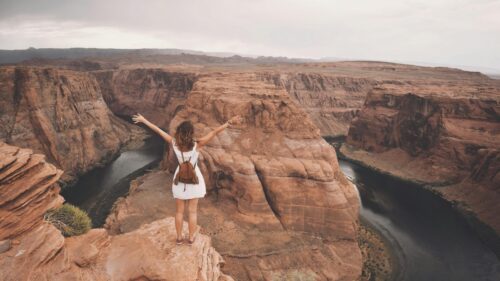 Woman Standing at Horseshoe Bend Grand Canyon Vista 4K Wallpaper