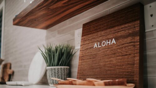 Minimalist Aloha Wood Sign and Home Decor 4K Desktop Wallpaper