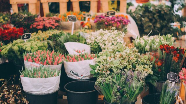 Colorful Flower Market Stall Bloom Display 4K Desktop Wallpaper