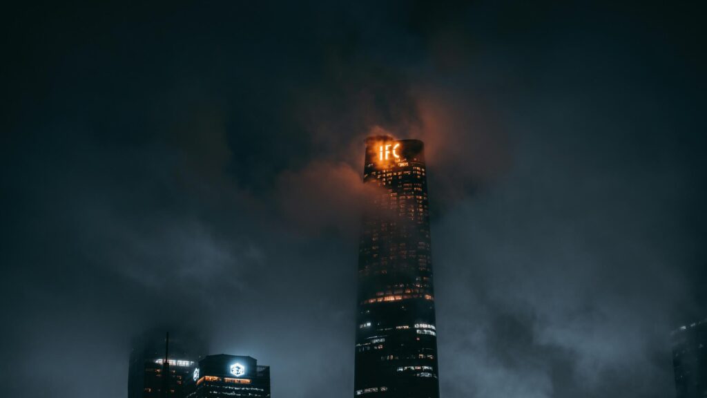 Stunning IFC Skyscraper at Night Amidst Low Clouds 4K Desktop Wallpaper