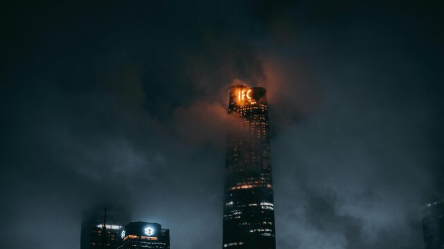 Stunning IFC Skyscraper at Night Amidst Low Clouds 4K Desktop Wallpaper
