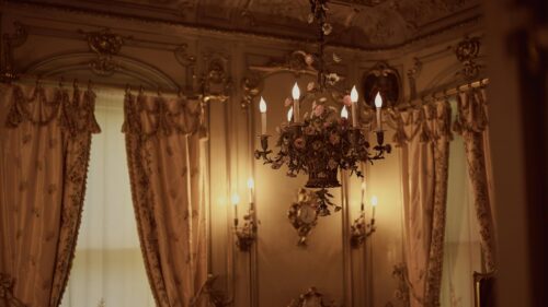 Elegant Vintage Chandelier in Luxurious Ornate Room 4K Desktop Wallpaper