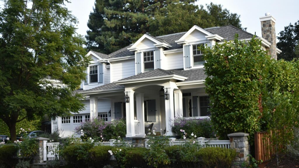 Charming Suburban White House with Garden 4K Desktop Wallpaper
