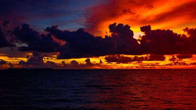 Fiery Sunset Over Tropical Ocean Horizon 4K Wallpaper