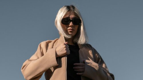 Stylish Woman with Blonde Bob and Sunglasses Fashion Desktop Wallpaper