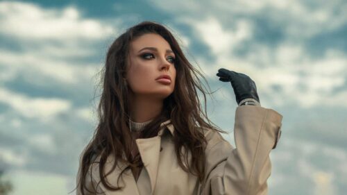 Stunning Fashion Portrait of a Stylish Woman in a Trench Coat 4K Wallpaper