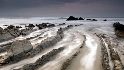 Dramatic Coastal Seascape with Long Exposure Ocean Waves Desktop Wallpaper