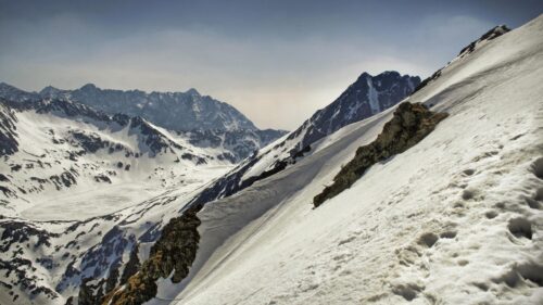 Breathtaking Snowy Mountain Peaks Landscape 4K PC Wallpaper