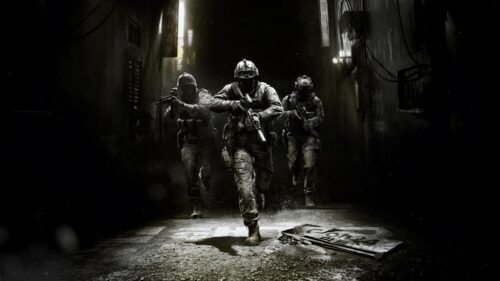 Elite Special Forces Soldiers Running in Dark City Alley PC Wallpaper
