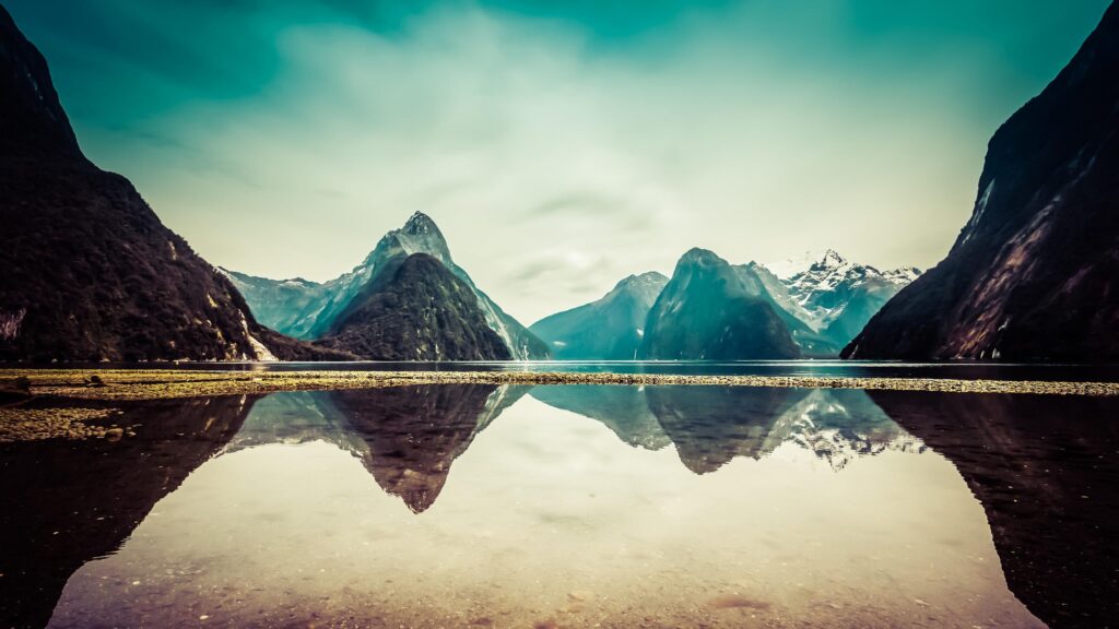 Stunning Milford Sound Reflection Mountains Scenic Landscape 4K Desktop Wallpaper