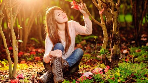 Beautiful Young Woman Sitting in a Sunny Garden Forest Desktop Wallpaper