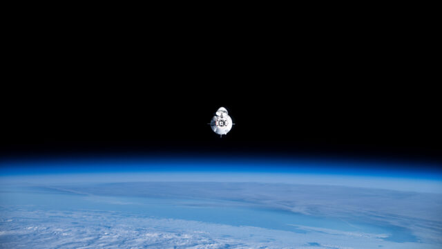 SpaceX Crew Dragon Capsule Floating Above Earth 4K Desktop Wallpaper