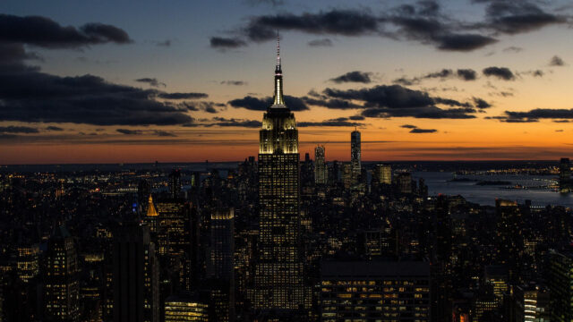 Breathtaking New York City Skyline at Sunset with Empire State Building PC Wallpaper