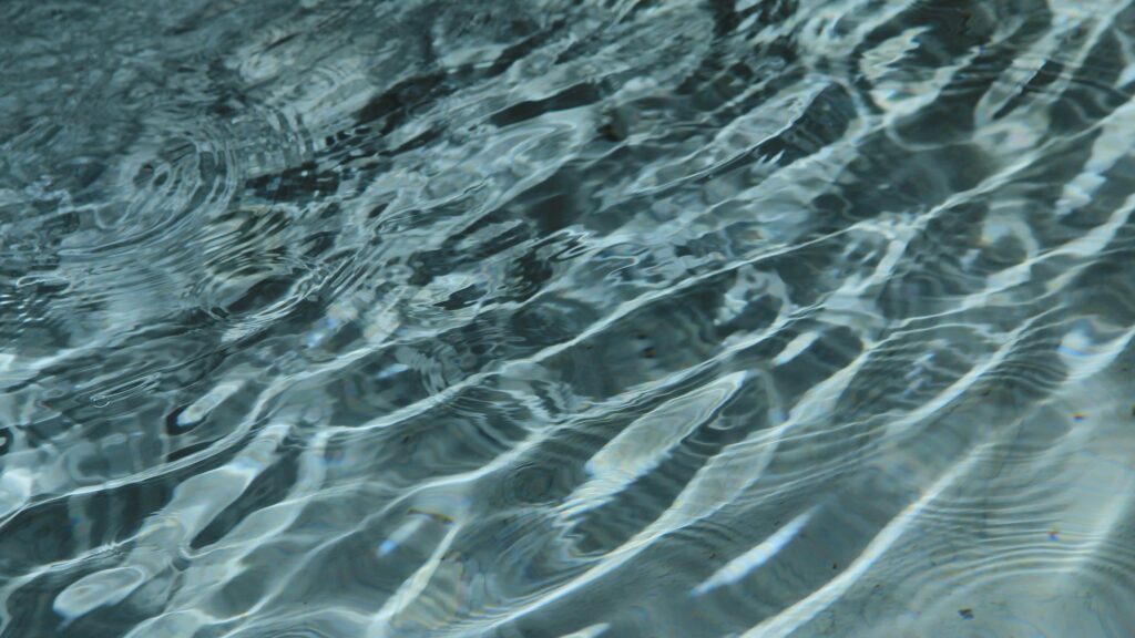 Stunning Abstract Water Ripples and Light Reflections 4K Desktop Wallpaper