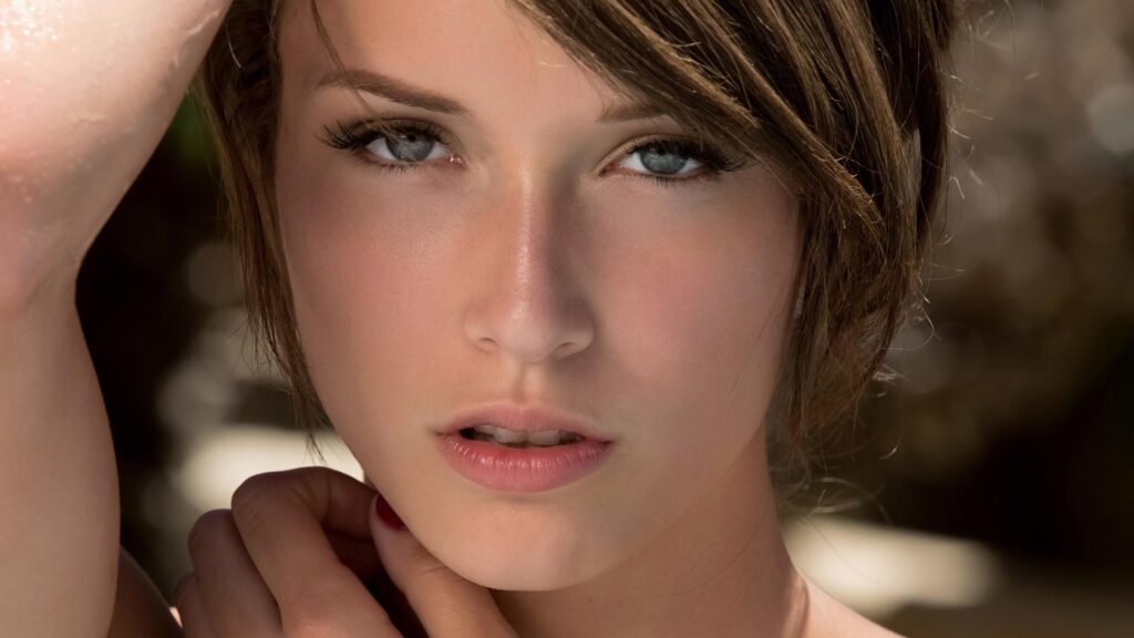 Stunning Portrait of a Beautiful Woman with Piercing Eyes 4K PC Wallpaper