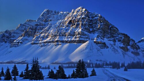 Stunning Snowy Mountain Peak at Sunset 4K Desktop Wallpaper