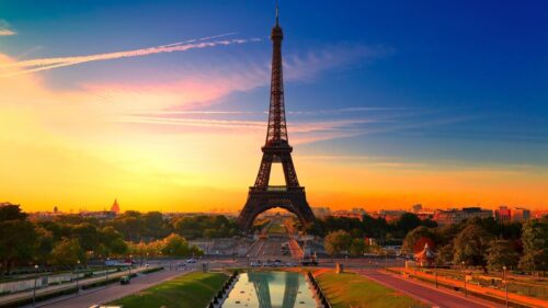 Stunning Eiffel Tower Sunset Skyline Paris 4K Desktop Wallpaper