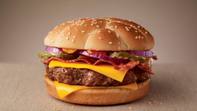 Delicious Gourmet Cheeseburger with Bacon and Fresh Toppings PC Wallpaper