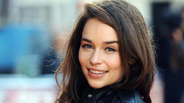 Stunning Portrait of Emilia Clarke with Radiant Smile 4K Desktop Wallpaper