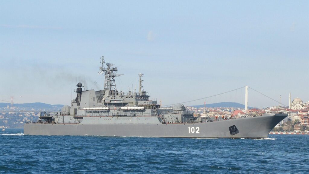 Russian Ropucha Class Landing Ship Kaliningrad 102 Crossing the Bosphorus 4K Wallpaper