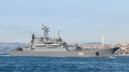 Russian Ropucha Class Landing Ship Kaliningrad 102 Crossing the Bosphorus 4K Wallpaper