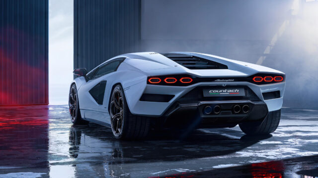 Lamborghini Countach LPI 800-4 Rear View 4K Desktop Wallpaper
