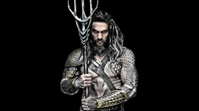 Jason Momoa as Aquaman with Golden Trident 4K Desktop Wallpaper