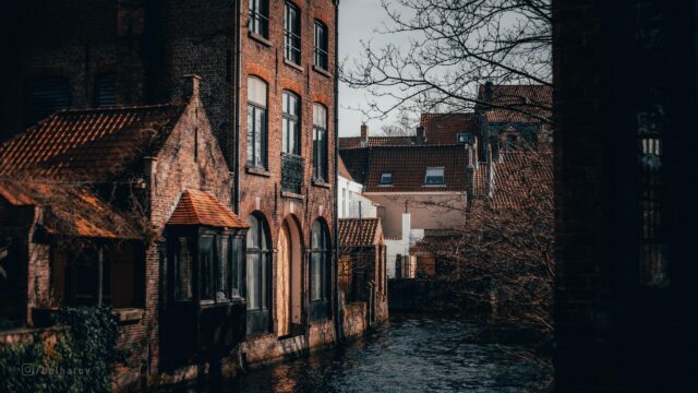 Bruges Canal Architecture in Moody Autumnal Light 4K Desktop Wallpaper