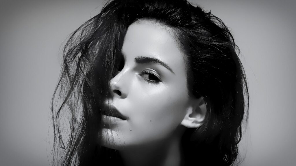 Stunning Black and White Portrait of a Beautiful Woman Desktop Wallpaper