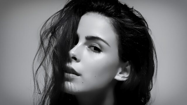 Stunning Black and White Portrait of a Beautiful Woman Desktop Wallpaper
