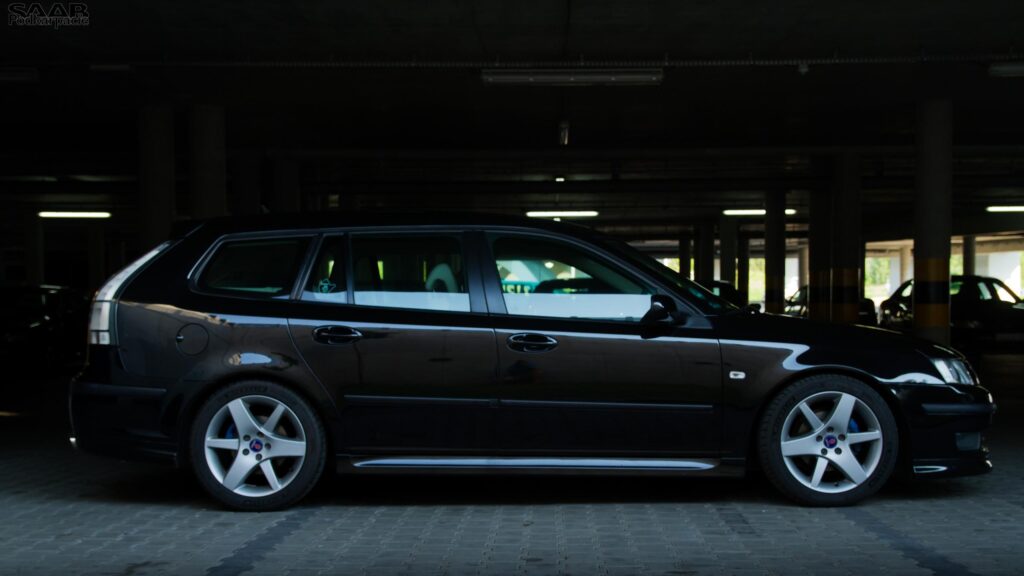 Sleek Black Saab 9-3 SportCombi Station Wagon Side View Desktop Wallpaper