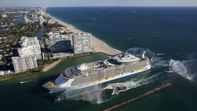 Allure of the Seas Cruise Ship Aerial View 4K Desktop Wallpaper