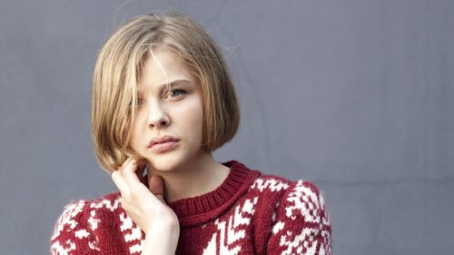 Chloë Grace Moretz in Cozy Burgundy Fair Isle Sweater Desktop Wallpaper