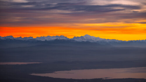 Breathtaking Sunset Over the Alpine Mountain Range Desktop Wallpaper