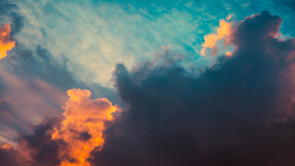 Dramatic Sunset Clouds with Golden Hour Glow 4K Desktop Wallpaper