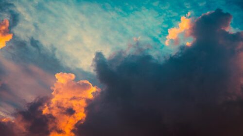 Dramatic Sunset Clouds with Golden Hour Glow 4K Desktop Wallpaper
