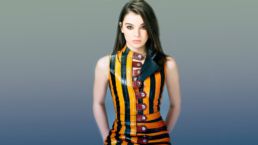 Hailee Steinfeld Portrait in Striped Leather Dress Desktop Wallpaper