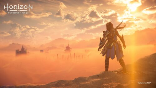 Aloy Standing on a Dune in Horizon Forbidden West Desktop Wallpaper