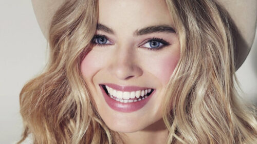 Margot Robbie Radiant Smile Close-Up Desktop Wallpaper