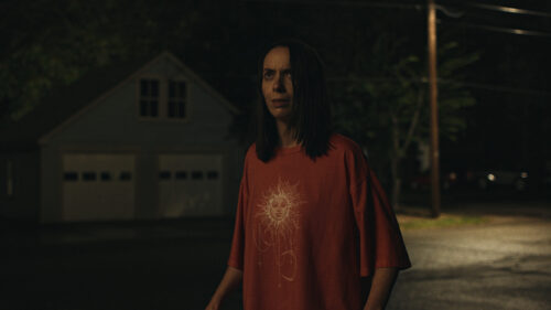 Horror Scene Woman in Red Sun T-Shirt Desktop Wallpaper